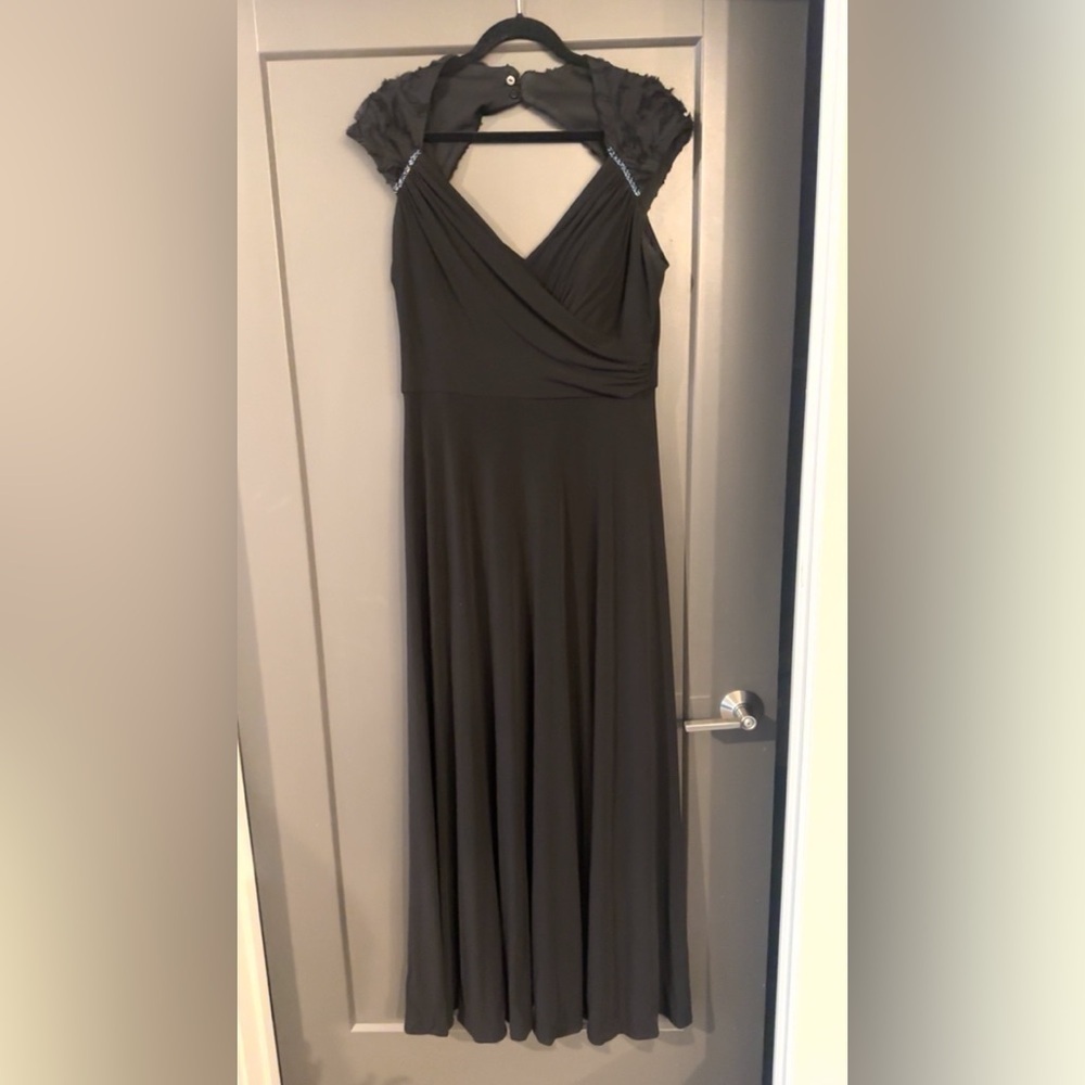 Elegant Black Evening Dress - Picture 7 of 7